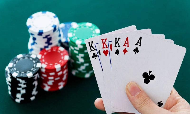 Hướng dẫn cách chơi poker dễ hiểu nhất
